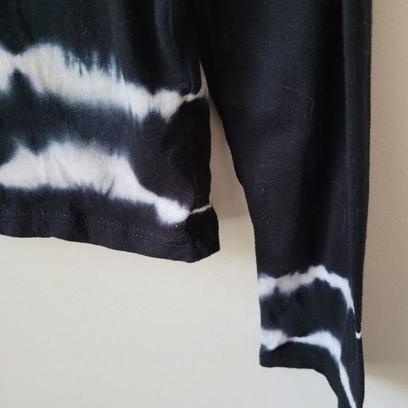 WILD FABLE Boho Tie Dye Long Sleeve Boxy Crop Top Tee Shirt Size M Black White - Picture 9 of 10